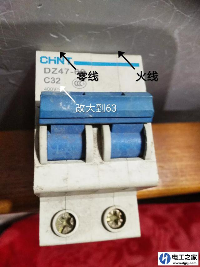 220v怎么徒手带电接线